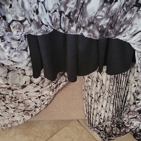 Black and White Strapless Dress - Picture 11 of 13